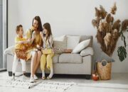 Ide Living Room Penuh Kehangatan dan Tips Desain Interior